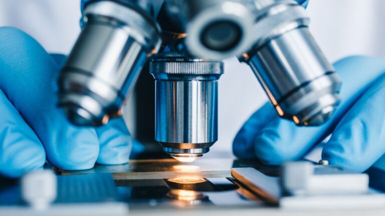 5. 研究者・開発者視点と現場視点編 なぜ理論通りに冷えないのか<br>5-1. 熱伝導率が高いのに冷えない理由 〜材料スペックと実際の放熱性能は、同じではない〜